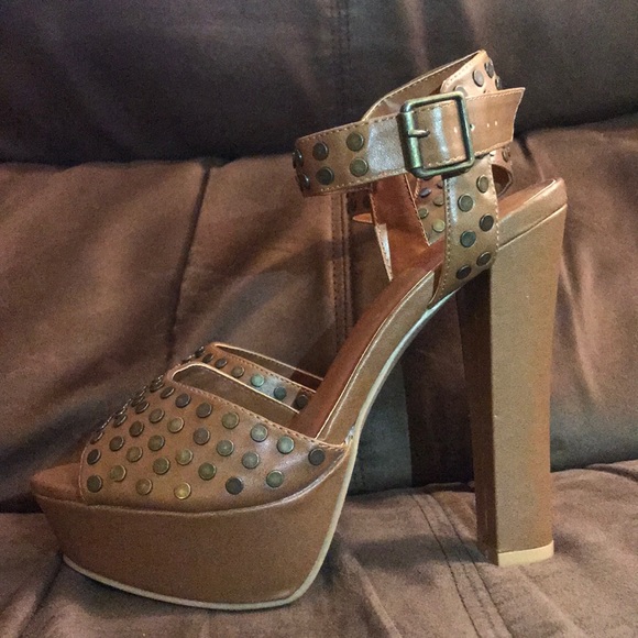 *NEVER WORN* Brown Studded Platform Heels  👡 - Picture 2 of 4